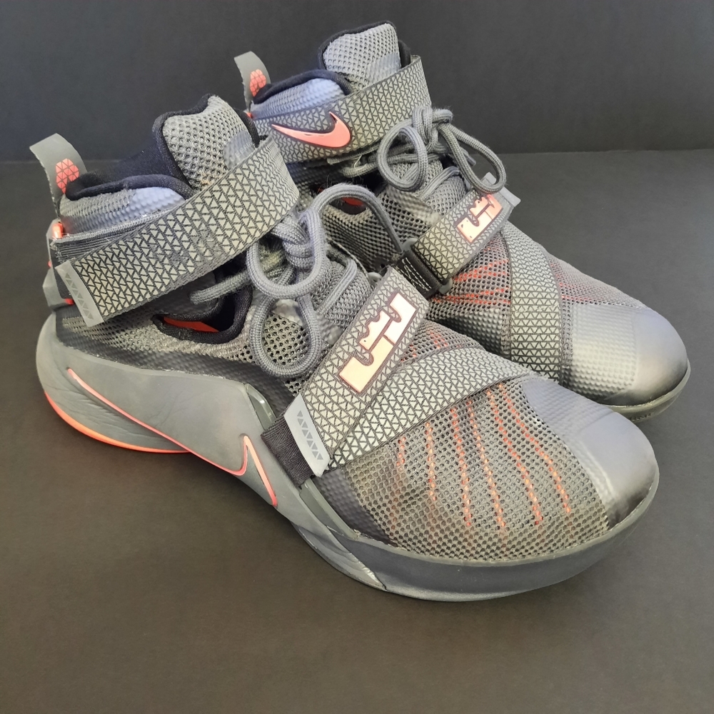 Nike Lebron Soldier IX PRM tennis size 9